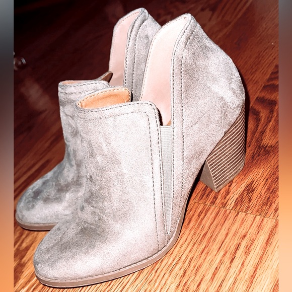 Y-Not Grey Destiny Booties - Picture 1 of 2